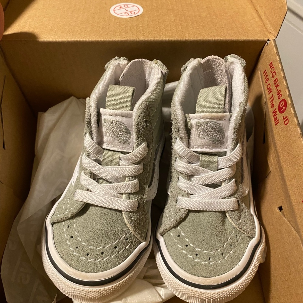 Vans baby High-Top Sneakers in Light Green and White